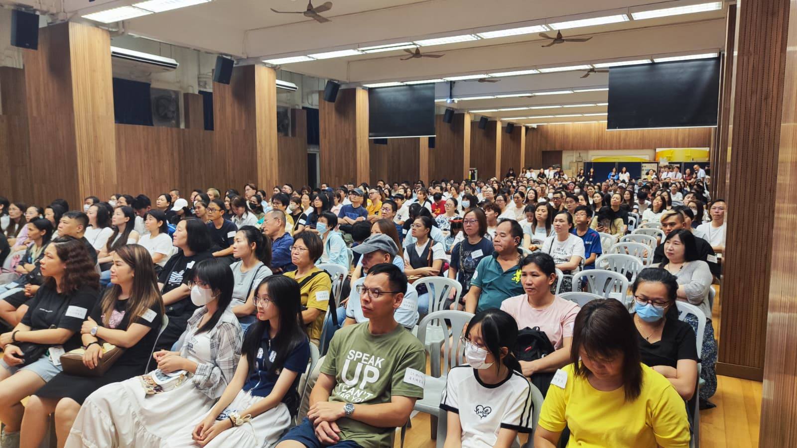 本年度家長晚會繼續獲得家長們的積極響應，參與度極高，熱情踴躍。