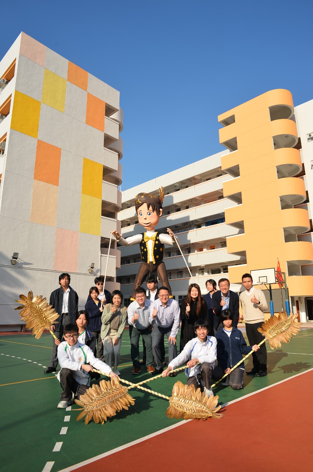 本校今年參加了「渣打藝趣嘉年華2025」，中四級視藝科同學在導師指導下，以經典童話《木偶奇遇記》為藍本，創作了巨型木偶作品。