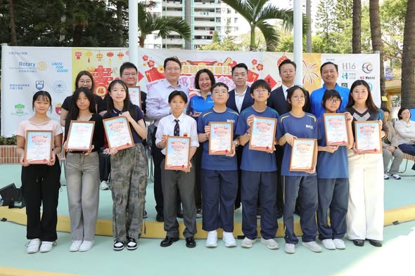 適逢2月14日情人節，亦正值農曆新年前夕，本校扶少團的同學選擇將這份「愛」分享給社區的長者