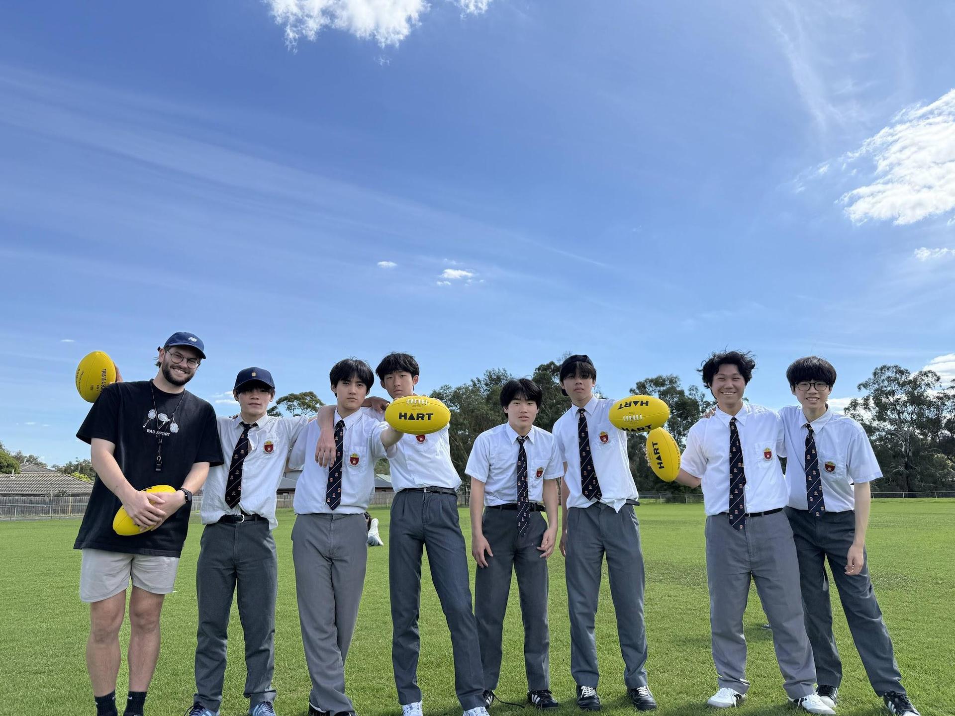 本校亦邀請世界各地學校與文教界團體到校進行深度交流及合作，相關活動喜獲《文匯網》及《紫荊網》報導