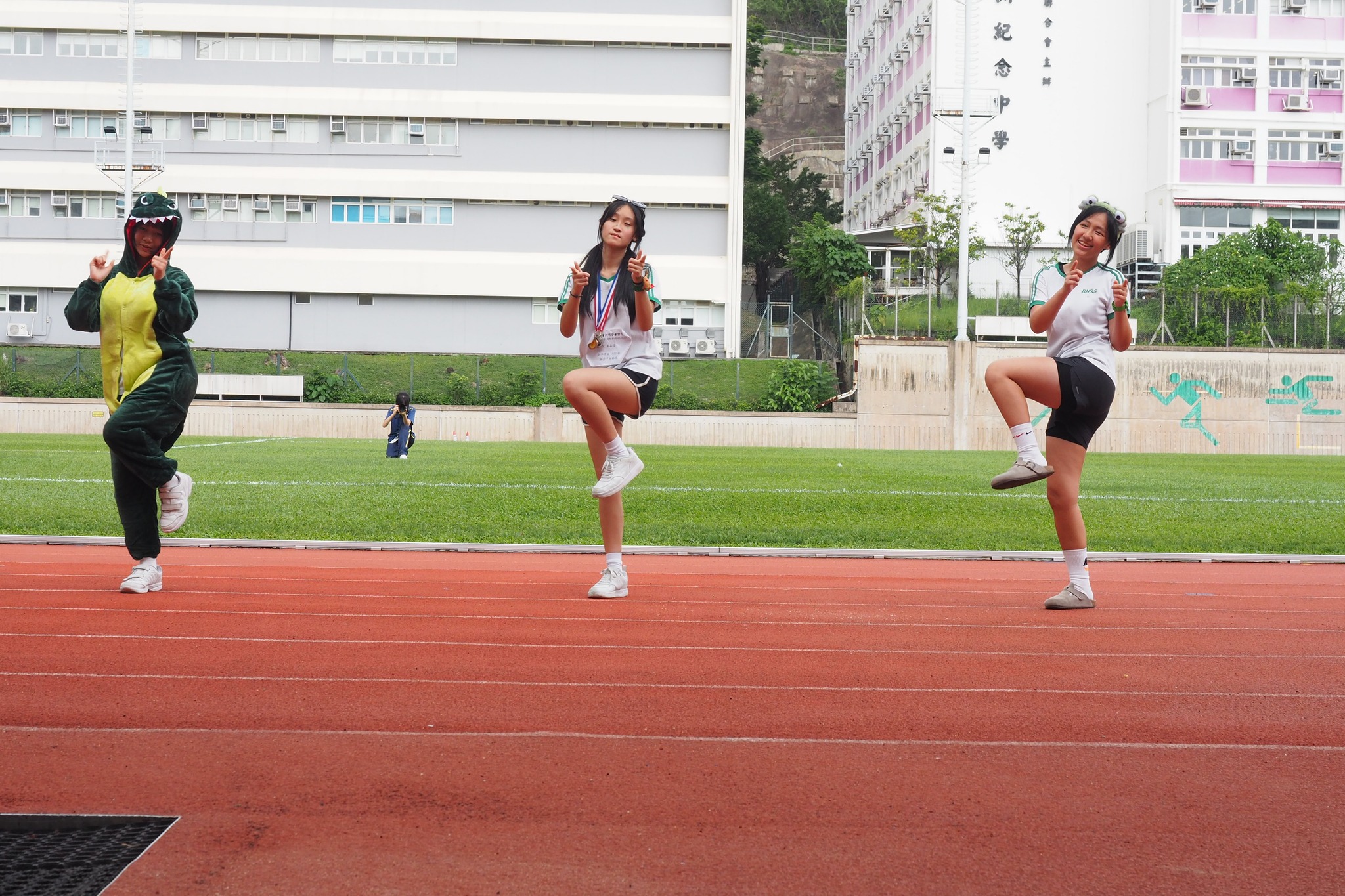 本年度陸運會於5月初舉行，縱然活動期間遇上雨天，導致少部分賽事未能完成，但無損全場熱鬧歡樂的氣氛。 - 圖片 3