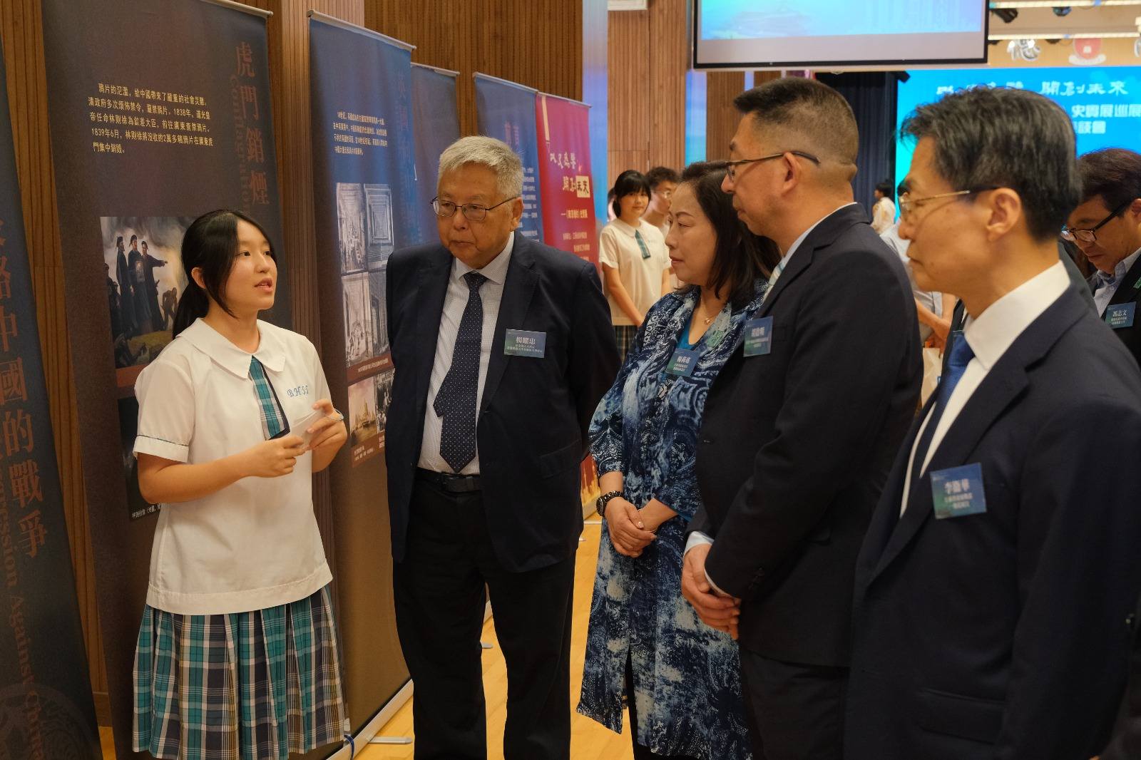 2026《以史為鑒開創未來——〈南京條約〉史實展》巡展早前於觀塘區各校廣泛開展，旨在深化青少年對國家歷史的認知 - 圖片 6