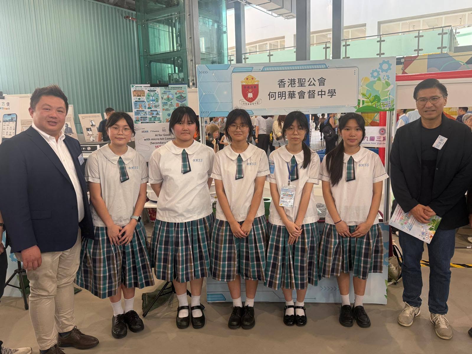 本校同學參加「Tech出新天地——香港青少年科技創新普及計劃」啟動禮，在互動攤位展示科技學習成果，向大眾介紹用心研發的作品。 - 圖片 3