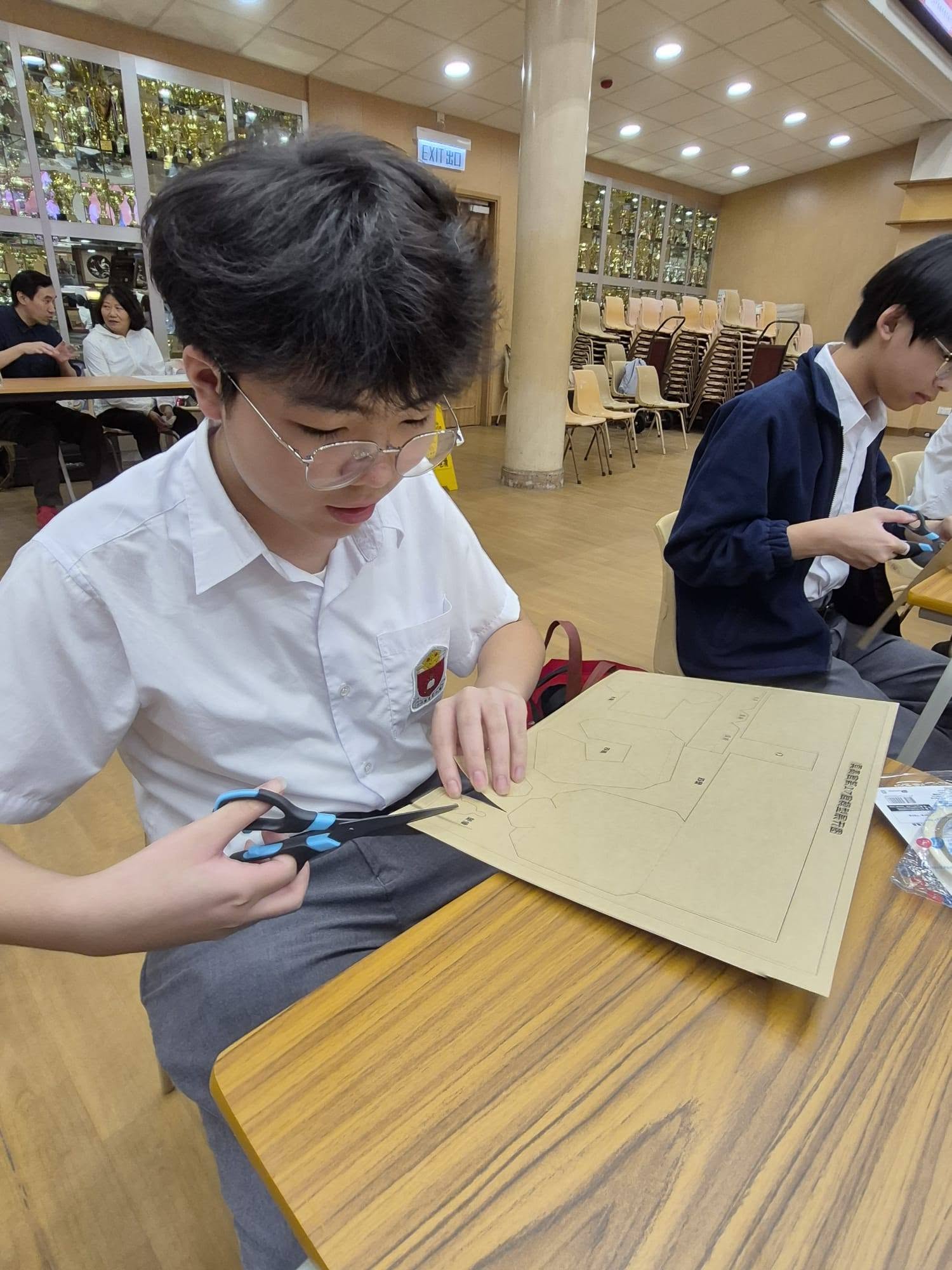 本校中史科帶領同學參與「鑿發靈岩 - 洞窟模型手作體驗」 - 圖片 2