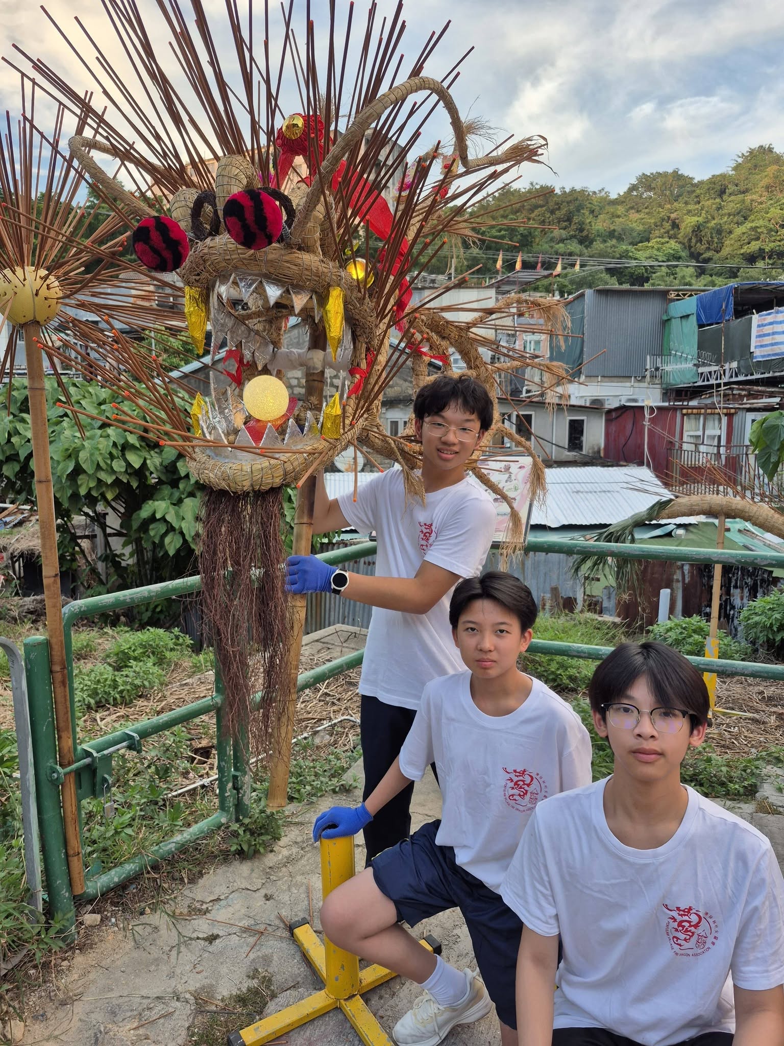 中秋佳節，本校四位中三同學參與非物質文化遺產之一的中秋舞火龍 - 圖片 1